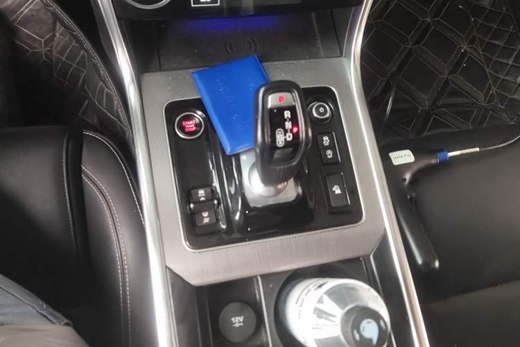 Used Jaguar XEL 2020 2.0T 200 PS R-DYNAMIC S Advanced Sport Edition Gear Lever