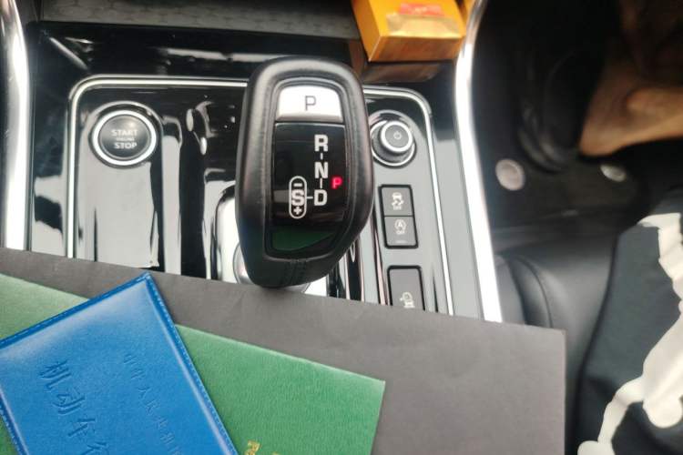 Used Jaguar XEL 2020 2.0T 200 PS S Advanced Elegance Edition Gear Lever