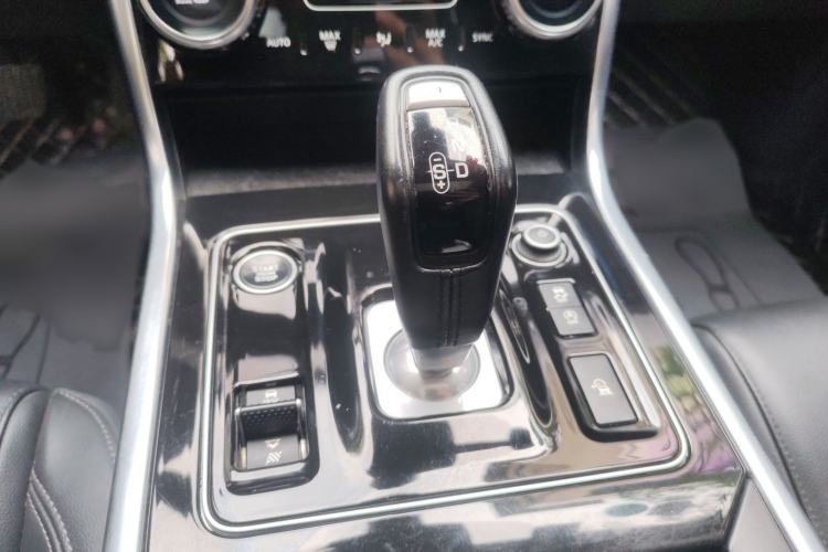 Used Jaguar XEL 2020 2.0T 200 PS S Advanced Elegance Edition Gear Lever
