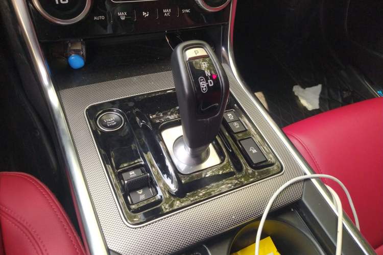 Used Jaguar XEL 2020 2.0T 200 PS R-DYNAMIC S Advanced Sport Edition Gear Lever