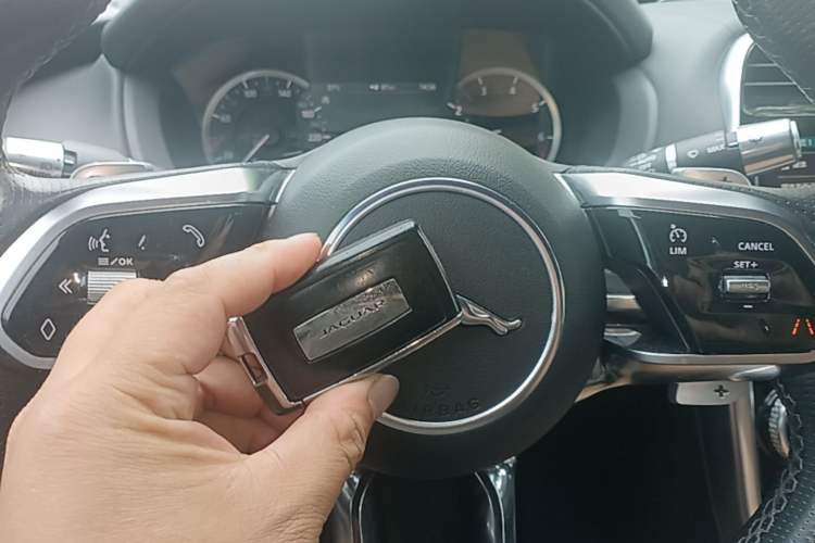 Used Jaguar XEL 2020 2.0T 200 PS R-DYNAMIC S Advanced Sport Edition Interior 1