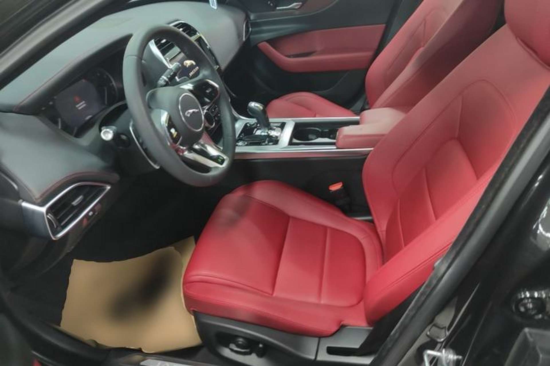 Used Jaguar XEL 2020 2.0T 200 PS R-DYNAMIC S Advanced Sport Edition Left Front Seat