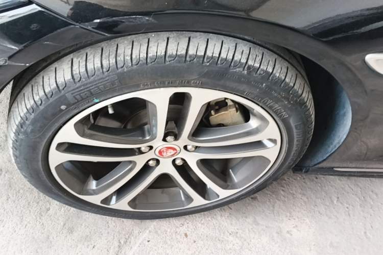 Used Jaguar XEL 2020 2.0T 200 PS R-DYNAMIC S Advanced Sport Edition Left Front Wheel Hub