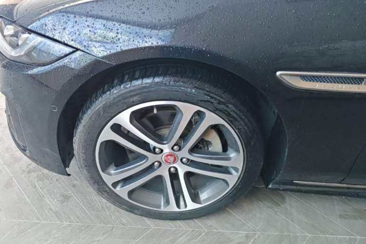 Used Jaguar XEL 2020 2.0T 200 PS R-DYNAMIC S Advanced Sport Edition Left Front Wheel Hub