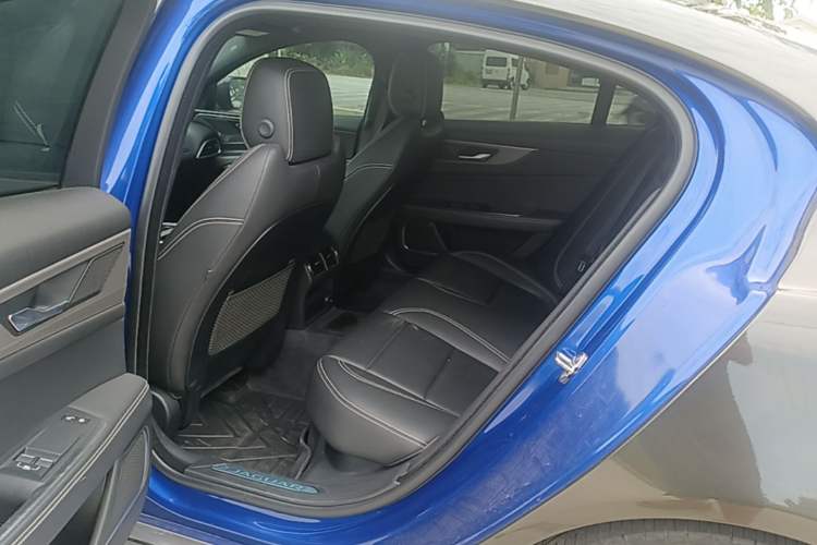 Used Jaguar XEL 2020 2.0T 200 PS R-DYNAMIC S Advanced Sport Edition Left Rear Seat