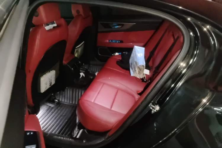 Used Jaguar XEL 2020 2.0T 200 PS R-DYNAMIC S Advanced Sport Edition Left Rear Seat