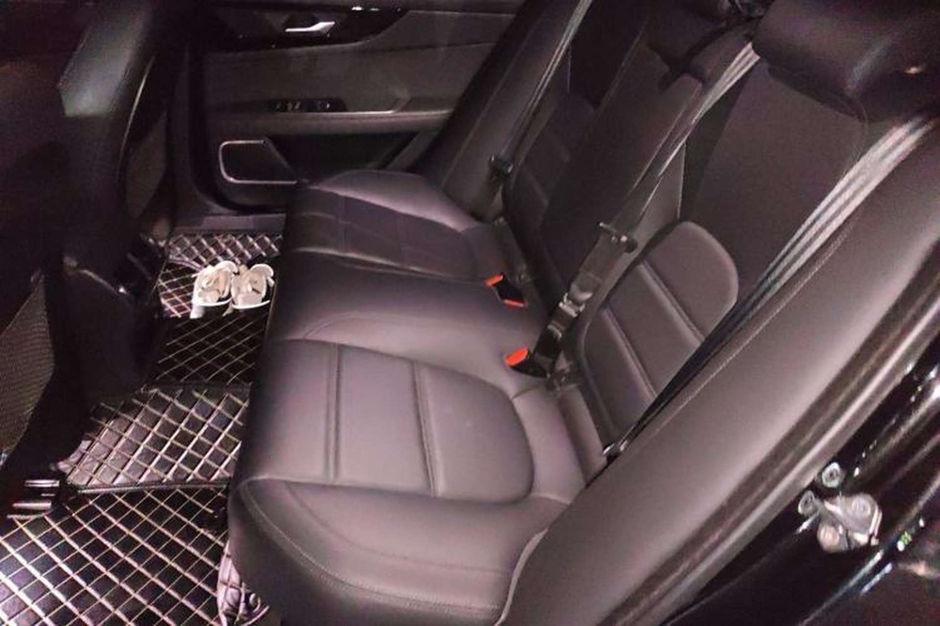 Used Jaguar XEL 2020 2.0T 200 PS S Advanced Elegance Edition Left Rear Seat