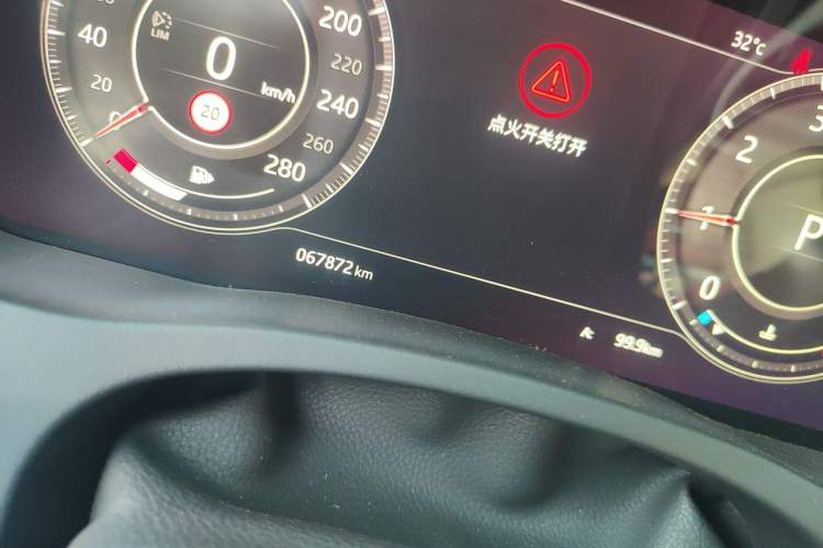 Used Jaguar XEL 2020 2.0T 200 PS R-DYNAMIC S Advanced Sport Edition Odometer Close Up