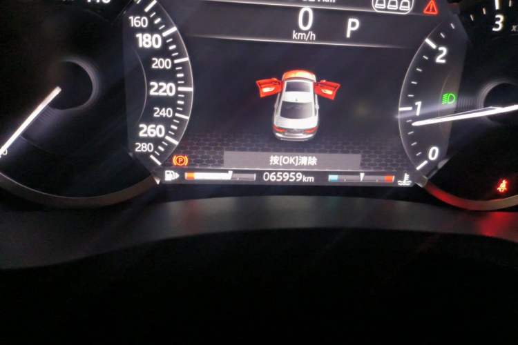 Used Jaguar XEL 2020 2.0T 200 PS R-DYNAMIC S Advanced Sport Edition Odometer Close Up