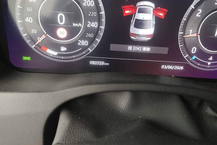 Used Jaguar XEL 2020 2.0T 200 PS R-DYNAMIC S Advanced Sport Edition Odometer Close Up
