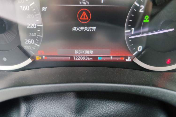 Used Jaguar XEL 2020 2.0T 200 PS S Advanced Elegance Edition Odometer Close Up