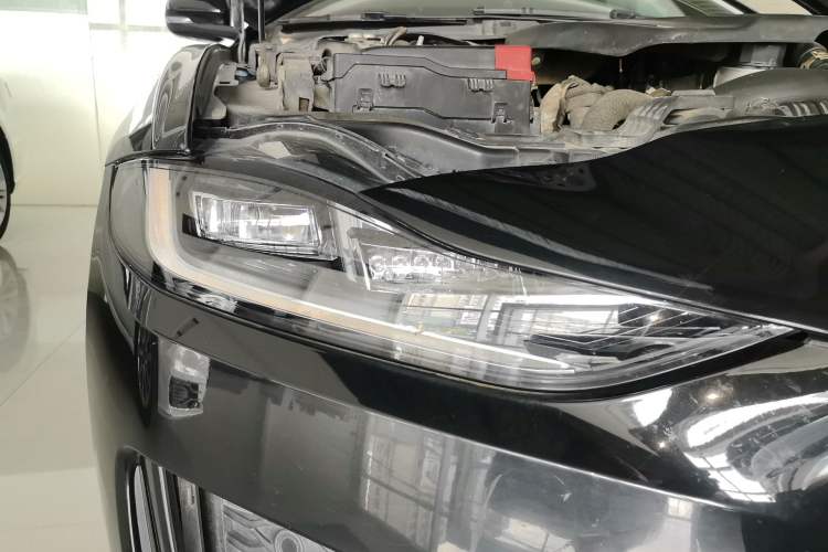 Used Jaguar XEL 2020 2.0T 200 PS R-DYNAMIC S Advanced Sport Edition Right Front Headlight
