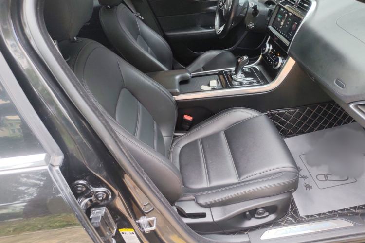 Used Jaguar XEL 2020 2.0T 200 PS S Advanced Elegance Edition Right Front Seat