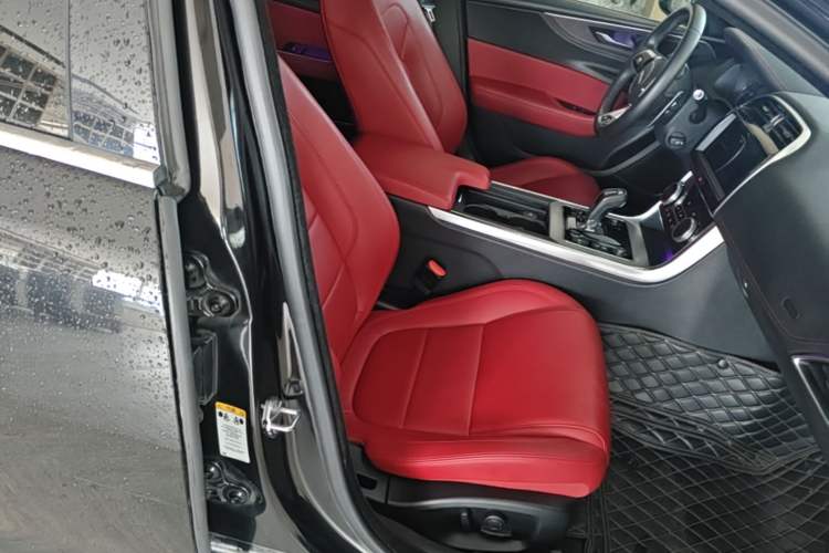 Used Jaguar XEL 2020 2.0T 200 PS R-DYNAMIC S Advanced Sport Edition Right Front Seat