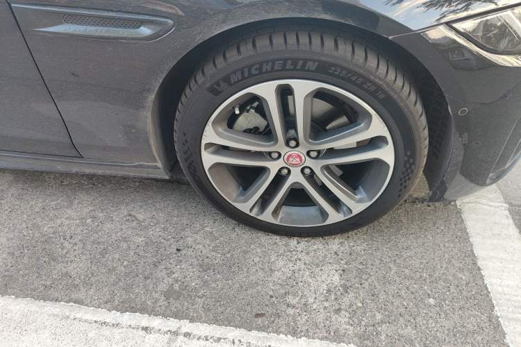 Used Jaguar XEL 2020 2.0T 200 PS R-DYNAMIC S Advanced Sport Edition Right Front Wheel Hub