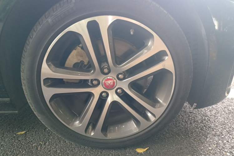 Used Jaguar XEL 2020 2.0T 200 PS R-DYNAMIC S Advanced Sport Edition Right Front Wheel Hub