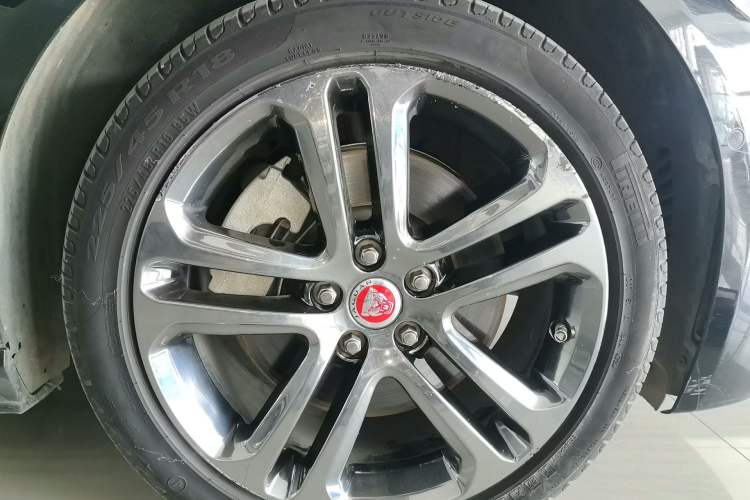 Used Jaguar XEL 2020 2.0T 200 PS R-DYNAMIC S Advanced Sport Edition Right Front Wheel Hub