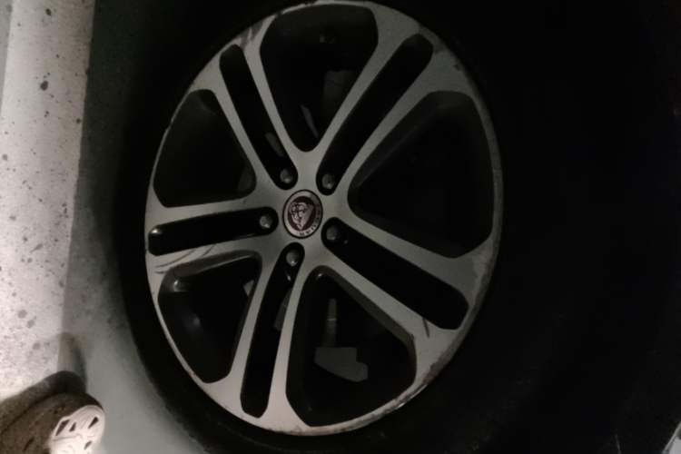 Used Jaguar XEL 2020 2.0T 200 PS R-DYNAMIC S Advanced Sport Edition Right Front Wheel Hub