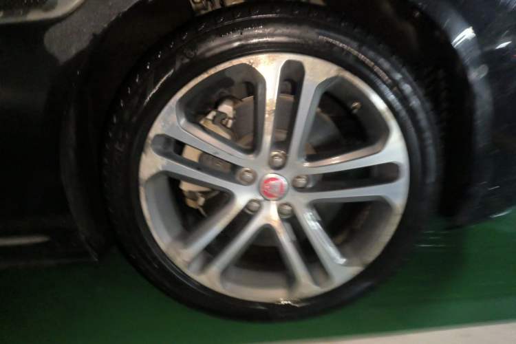 Used Jaguar XEL 2020 2.0T 200 PS R-DYNAMIC S Advanced Sport Edition Right Front Wheel Hub