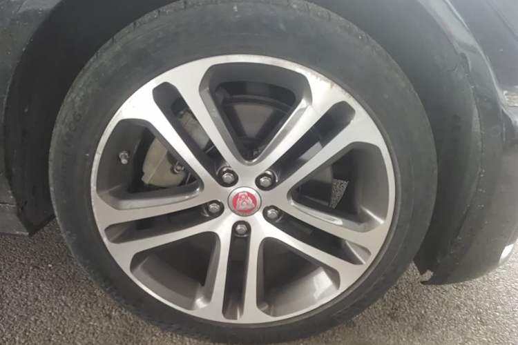 Used Jaguar XEL 2020 2.0T 200 PS R-DYNAMIC S Advanced Sport Edition Right Front Wheel Hub