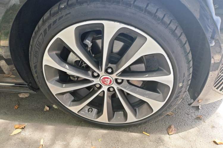 Used Jaguar XEL 2020 2.0T 200 PS R-DYNAMIC S Advanced Sport Edition Right Front Wheel Hub