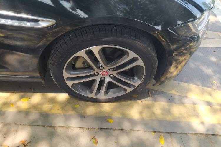 Used Jaguar XEL 2020 2.0T 200 PS R-DYNAMIC S Advanced Sport Edition Right Front Wheel Hub