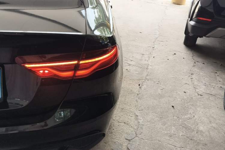 Used Jaguar XEL 2020 2.0T 200 PS R-DYNAMIC S Advanced Sport Edition Right Rear Taillight