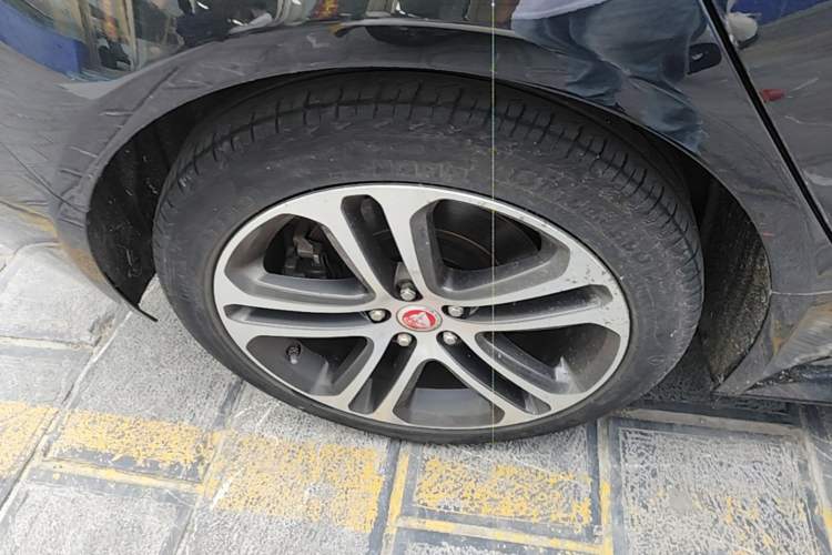 Used Jaguar XEL 2020 2.0T 200 PS R-DYNAMIC S Advanced Sport Edition Right Rear Wheel Hub