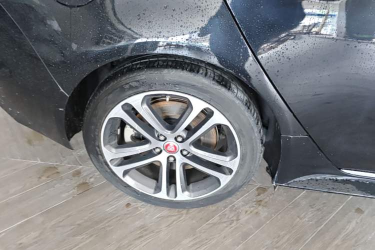 Used Jaguar XEL 2020 2.0T 200 PS R-DYNAMIC S Advanced Sport Edition Right Rear Wheel Hub