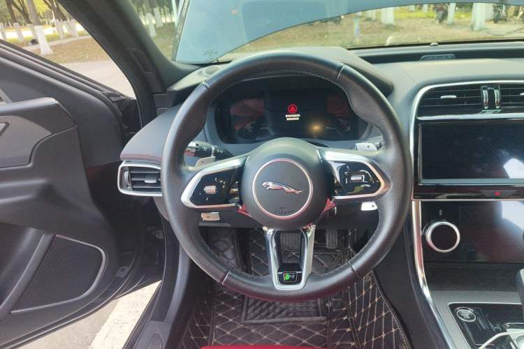 Used Jaguar XEL 2020 2.0T 200 PS R-DYNAMIC S Advanced Sport Edition Steering Wheel