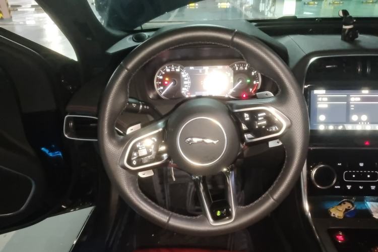 Used Jaguar XEL 2020 2.0T 200 PS R-DYNAMIC S Advanced Sport Edition Steering Wheel