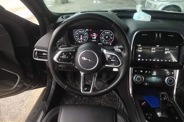 Used Jaguar XEL 2020 2.0T 200 PS R-DYNAMIC S Advanced Sport Edition Steering Wheel