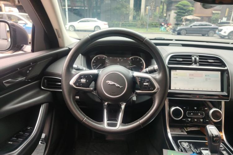 Used Jaguar XEL 2020 2.0T 200 PS S Advanced Elegance Edition Steering Wheel