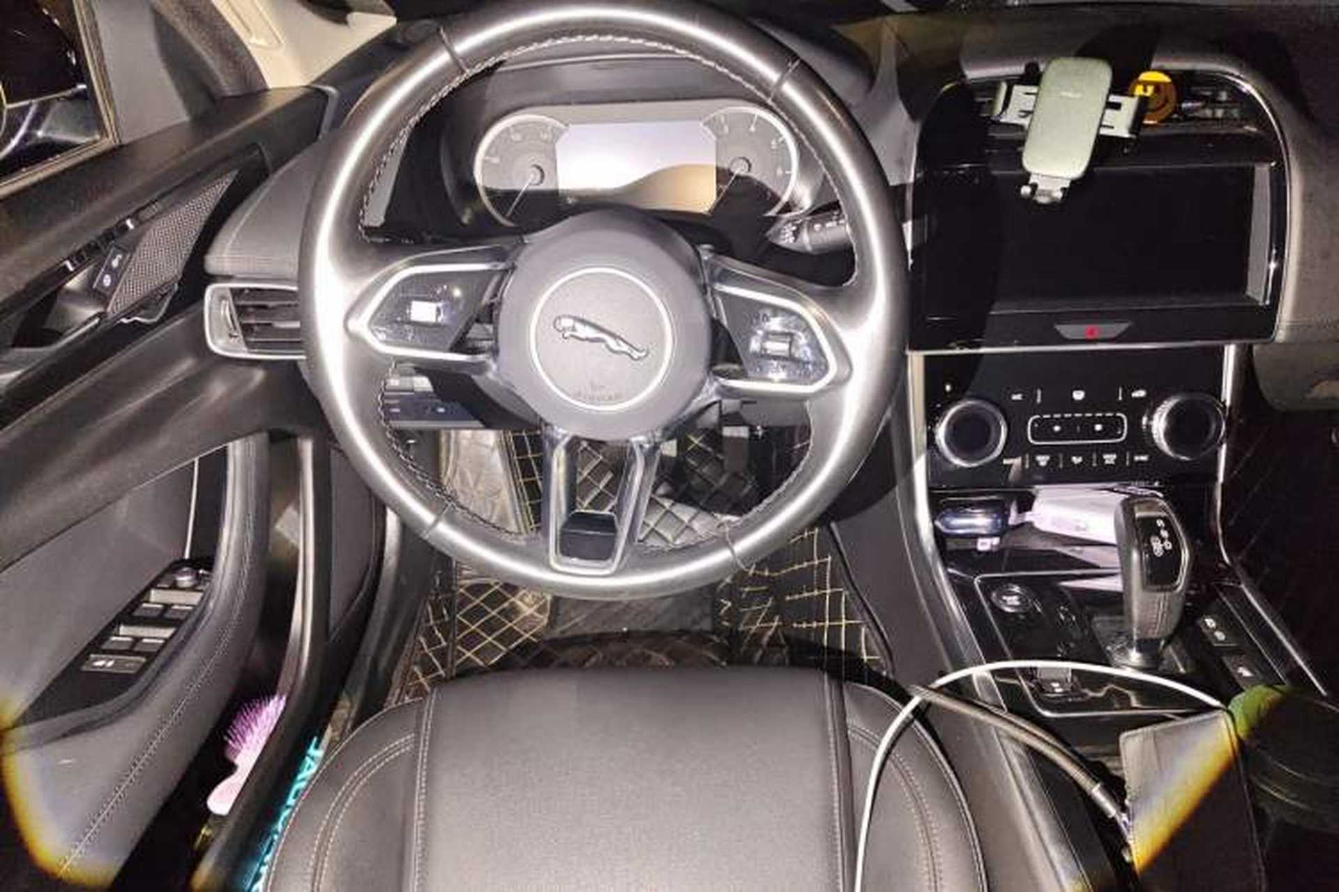 Used Jaguar XEL 2020 2.0T 200 PS S Advanced Elegance Edition Steering Wheel