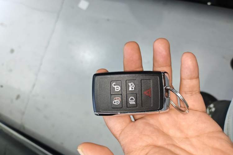 Used Jaguar XEL 2020 2.0T 200 PS Agent Exclusive Edition Vehicle Key