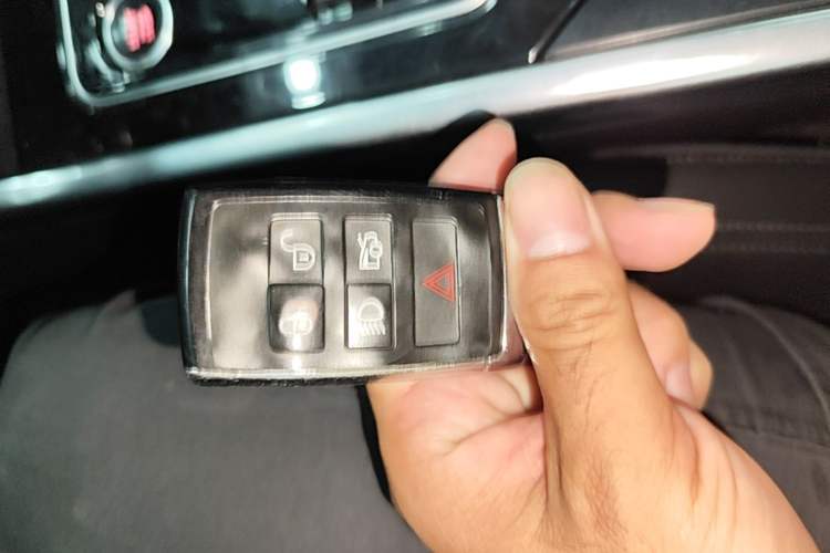Used Jaguar XEL 2020 2.0T 200 PS S Advanced Elegance Edition Vehicle Key