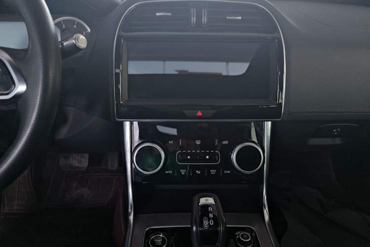 Used Jaguar XEL 2020 2.0T 200 PS R-DYNAMIC S Advanced Sport Edition Audio And AC Panel