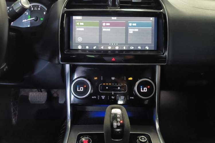 Used Jaguar XEL 2020 2.0T 200 PS R-DYNAMIC S Advanced Sport Edition Audio And AC Panel