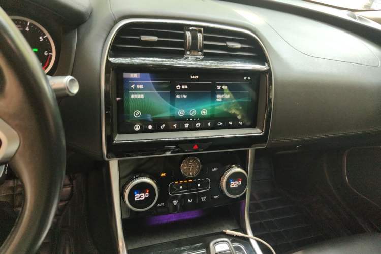 Used Jaguar XEL 2020 2.0T 200 PS S Advanced Elegance Edition Audio And AC Panel
