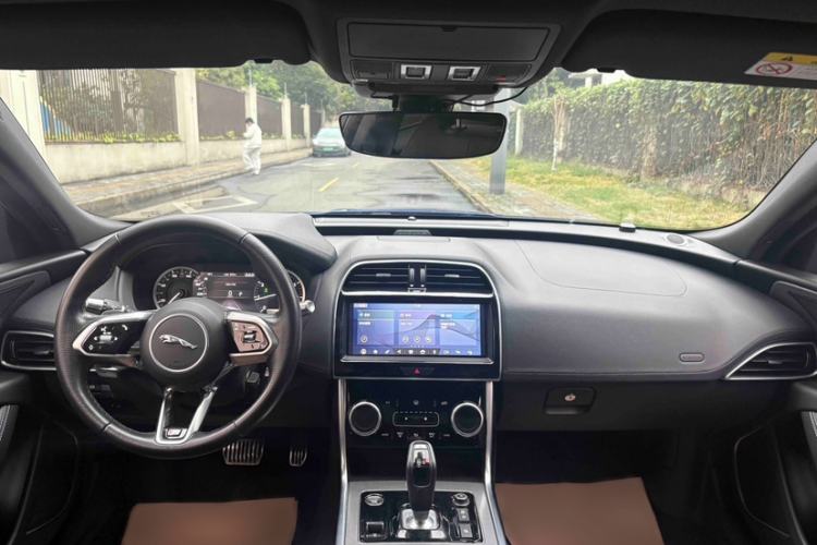 Used Jaguar XEL 2020 2.0T 200 PS R-DYNAMIC S Advanced Sport Edition Audio And AC Panel