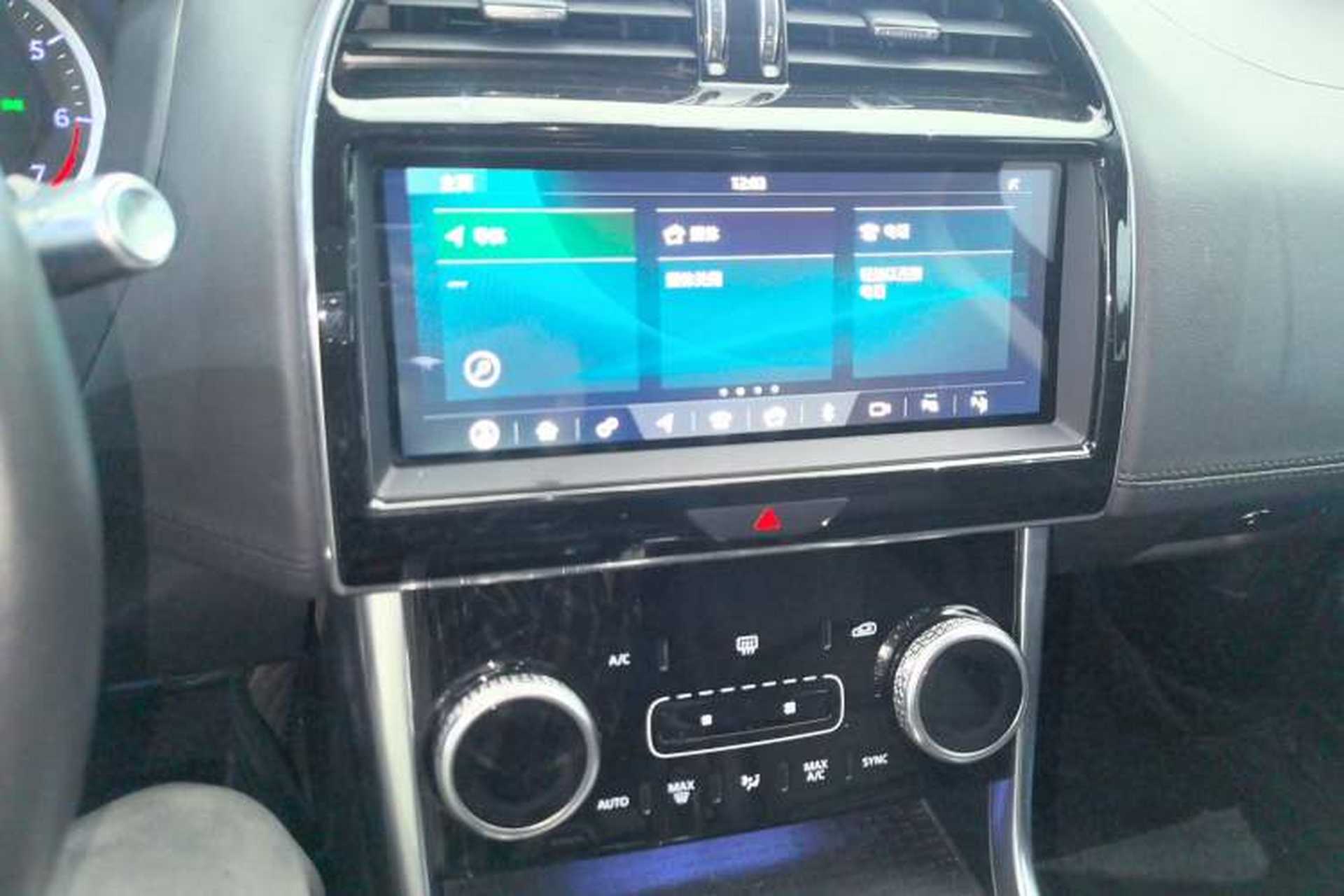 Used Jaguar XEL 2020 2.0T 200 PS S Advanced Elegance Edition Audio And AC Panel