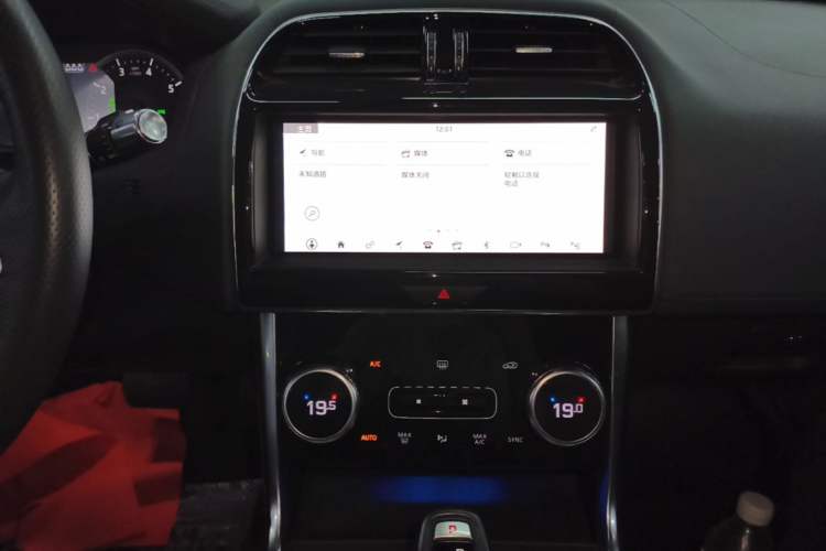 Used Jaguar XEL 2020 2.0T 200 PS R-DYNAMIC S Advanced Sport Edition Audio And AC Panel