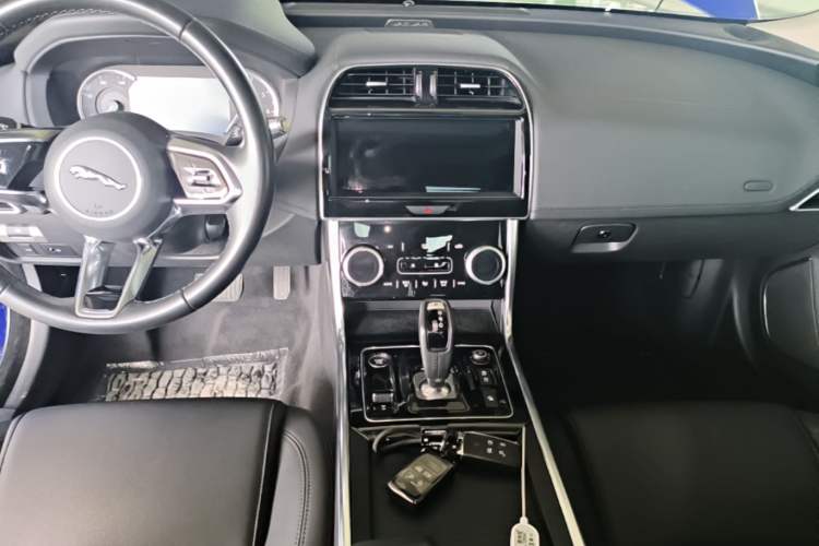 Used Jaguar XEL 2020 2.0T 200 PS S Advanced Elegance Edition Audio And AC Panel