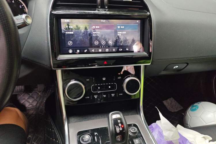 Used Jaguar XEL 2020 2.0T 200 PS R-DYNAMIC S Advanced Sport Edition Audio And AC Panel