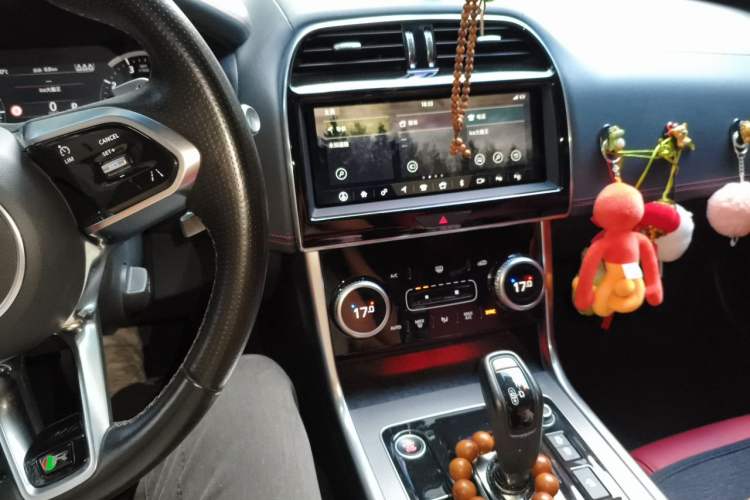 Used Jaguar XEL 2020 2.0T 200 PS R-DYNAMIC S Advanced Sport Edition Audio And AC Panel