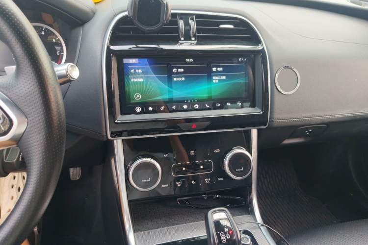 Used Jaguar XEL 2020 2.0T 200 PS R-DYNAMIC S Advanced Sport Edition Audio And AC Panel