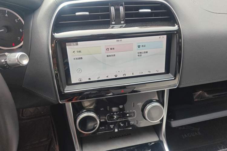Used Jaguar XEL 2020 2.0T 200 PS S Advanced Elegance Edition Audio And AC Panel