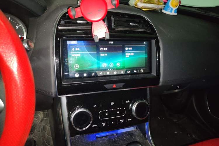 Used Jaguar XEL 2020 2.0T 200 PS R-DYNAMIC S Advanced Sport Edition Audio And AC Panel