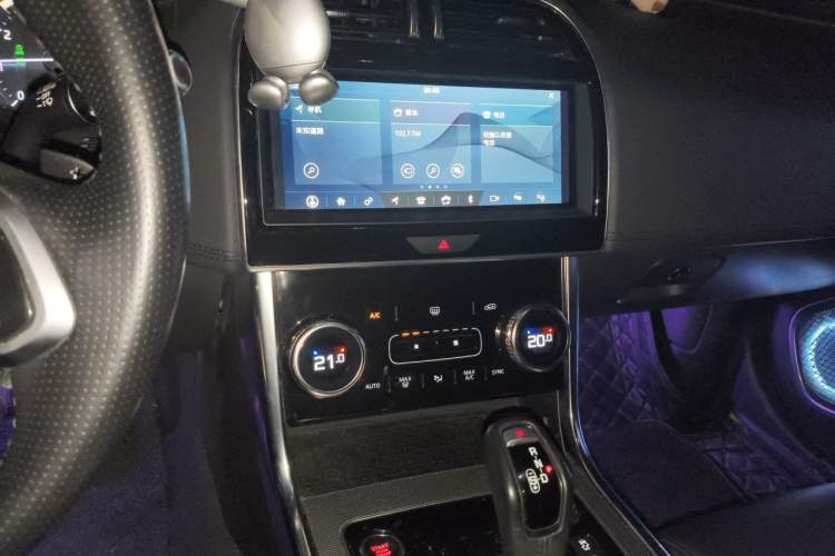Used Jaguar XEL 2020 2.0T 200 PS R-DYNAMIC S Advanced Sport Edition Audio And AC Panel