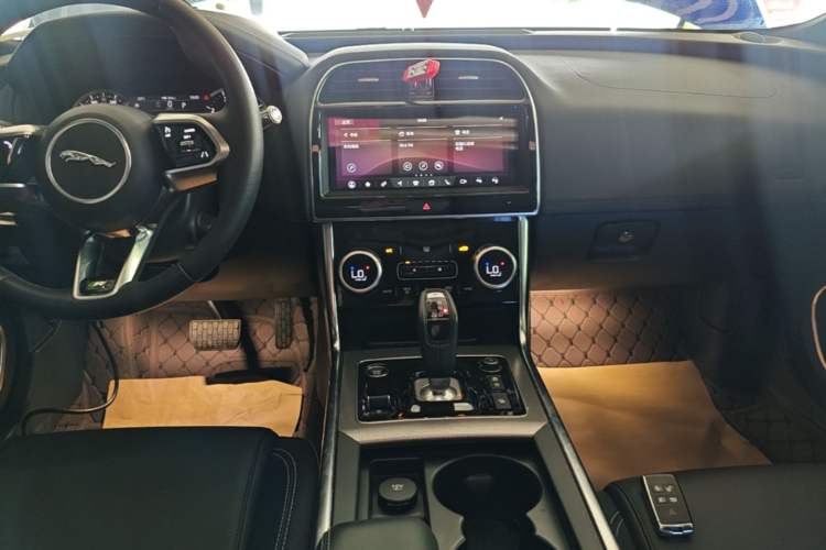Used Jaguar XEL 2020 2.0T 200 PS R-DYNAMIC S Advanced Sport Edition Audio And AC Panel